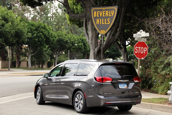2017 Chrysler Pacifica Hybrid #review